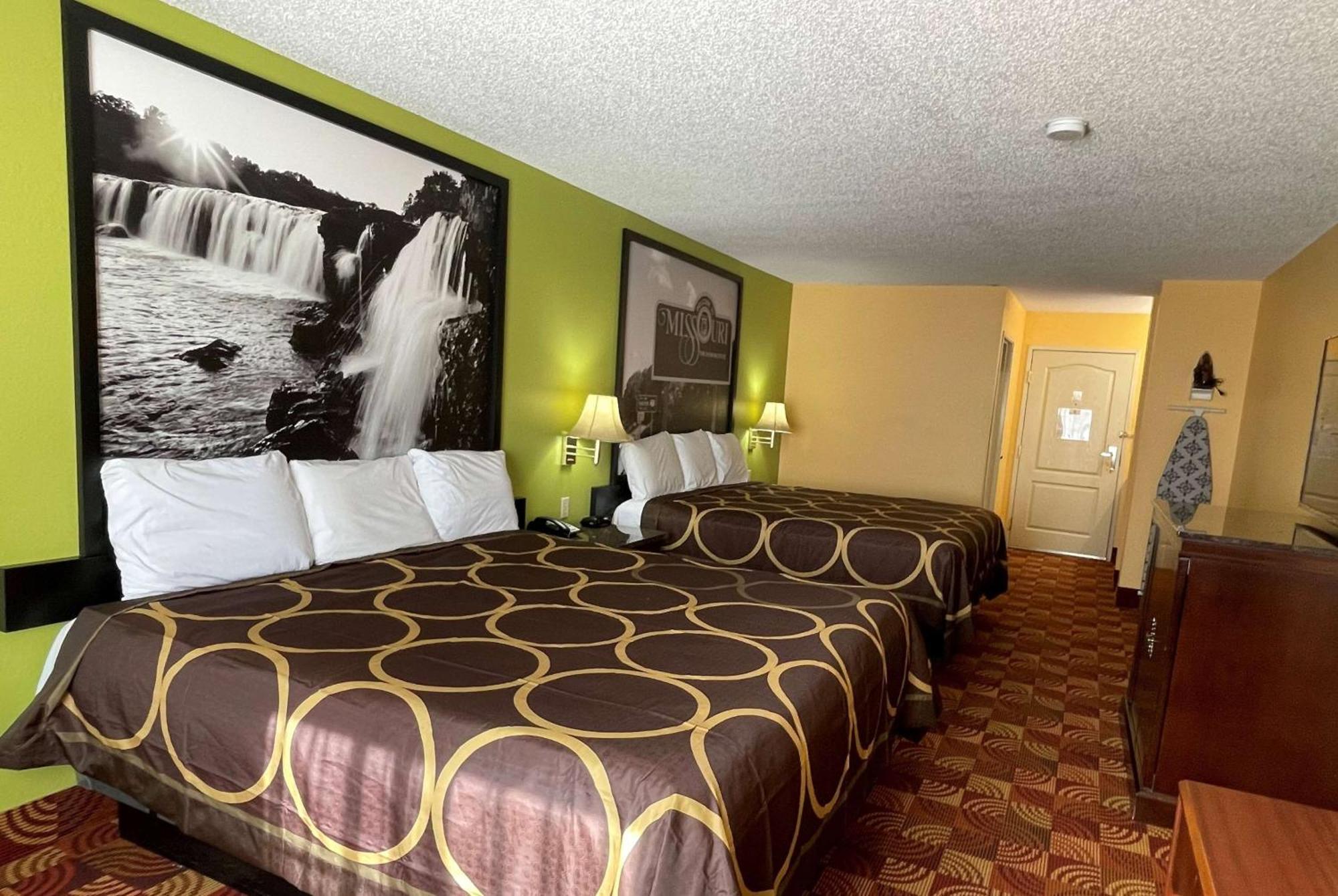 Super 8 By Wyndham Lake Of The Ozarks Eldon Esterno foto